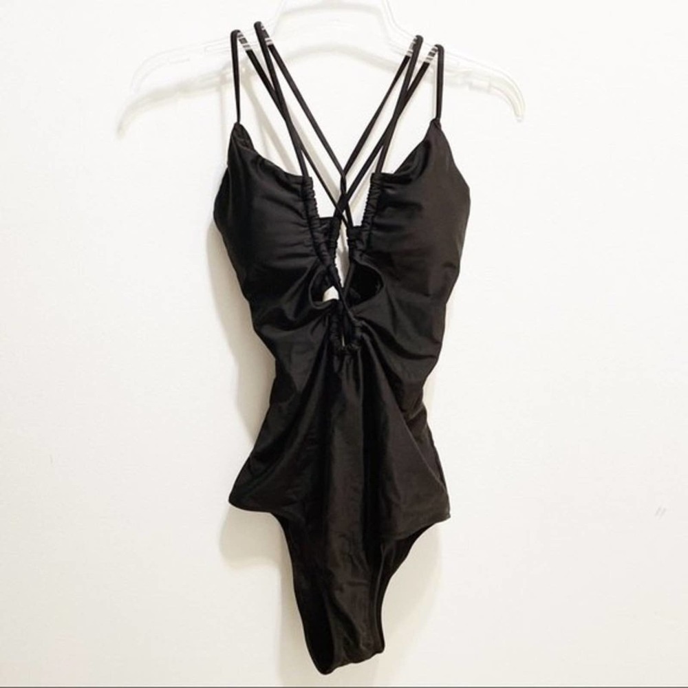 Cupshe NWT Cheeky Gal Women's Keyhole Crisscross Black Swimsuit M